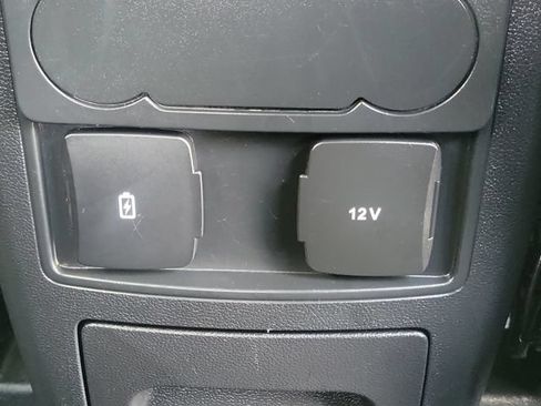 Used 2023 Ford Explorer XLT RWD image 26