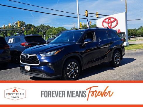 Used 2020 Toyota Highlander XLE AWD/4WD image 1