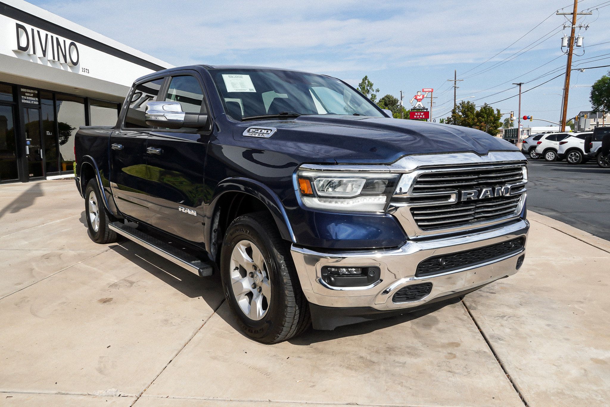 Used 2022 RAM 1500 Laramie AWD/4WD image 2