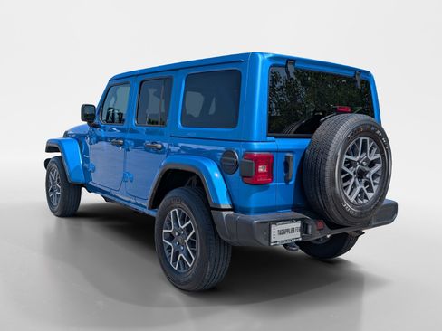 Used 2024 Jeep Wrangler Unlimited Sahara w/ Safety Group AWD/4WD image 4