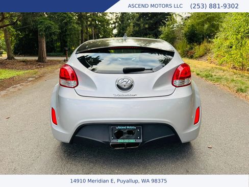 Used 2016 Hyundai Veloster image 4