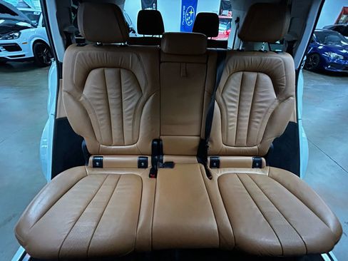 Used 2019 BMW X7 xDrive40i w/ Parking Assistance Package AWD/4WD image 11