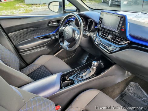 Used 2021 Toyota C-HR XLE image 31