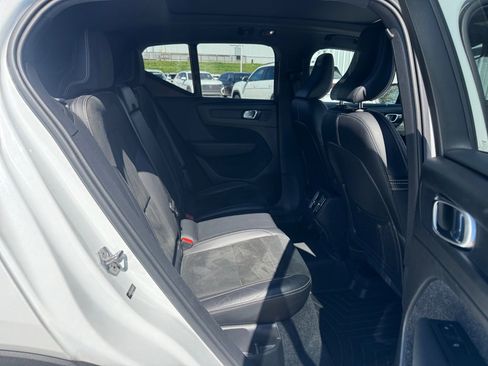 Used 2019 Volvo XC40 T5 R-Design image 33