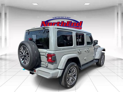 Used 2023 Jeep Wrangler Unlimited Sahara AWD/4WD image 3