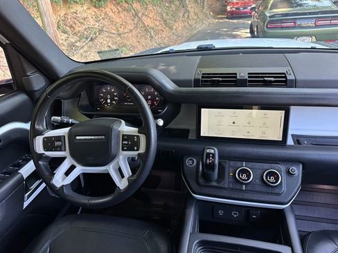 Used 2020 Land Rover Defender 110 SE image 18