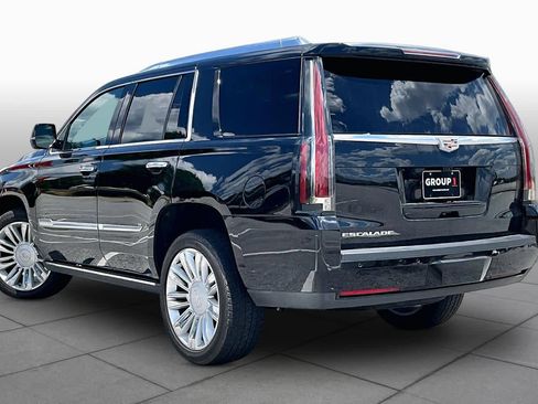 Used 2020 Cadillac Escalade Platinum RWD image 12