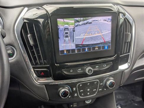 Used 2023 Chevrolet Traverse LT w/ LT Premium Package AWD/4WD image 12