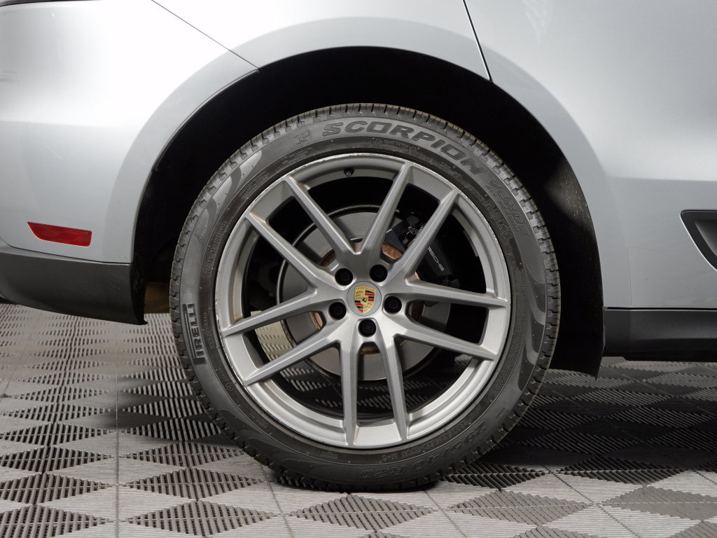 Certified 2023 Porsche Macan Turbo AWD/4WD image 15