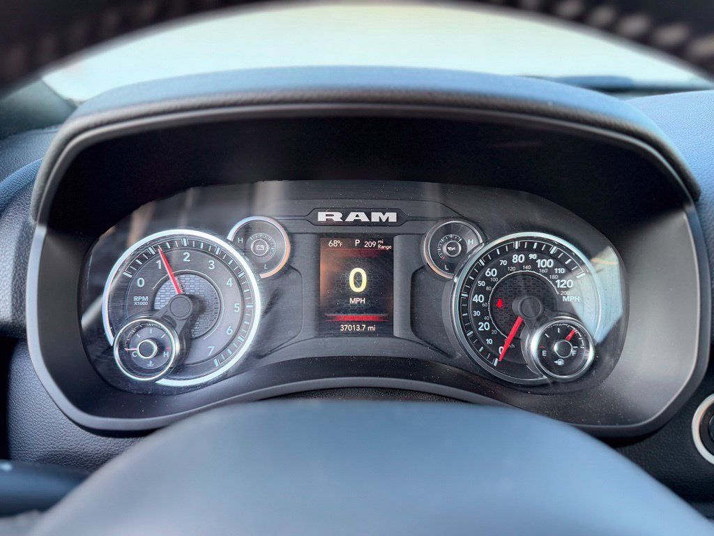 Used 2024 RAM 2500 Big Horn AWD/4WD image 10
