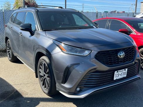 Used 2023 Toyota Highlander XSE image 3
