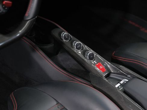 Used 2022 Ferrari F8 Tributo RWD image 19