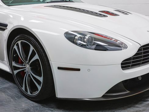 Used 2011 Aston Martin V12 Vantage Coupe image 37