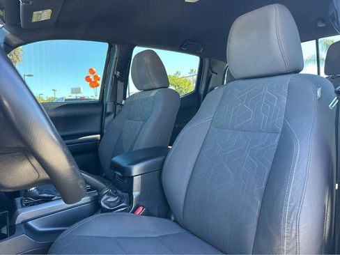 Used 2017 Toyota Tacoma TRD Sport w/ Tow Package image 7