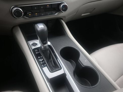 Used 2025 Nissan Altima 2.5 SV FWD image 21