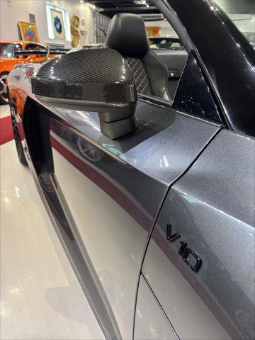 Used 2017 Audi R8 V10 w/ Carbon Exterior Package AWD/4WD image 31