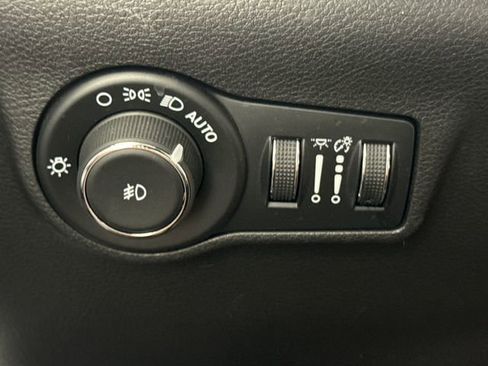 Used 2025 Jeep Compass Limited AWD/4WD image 37