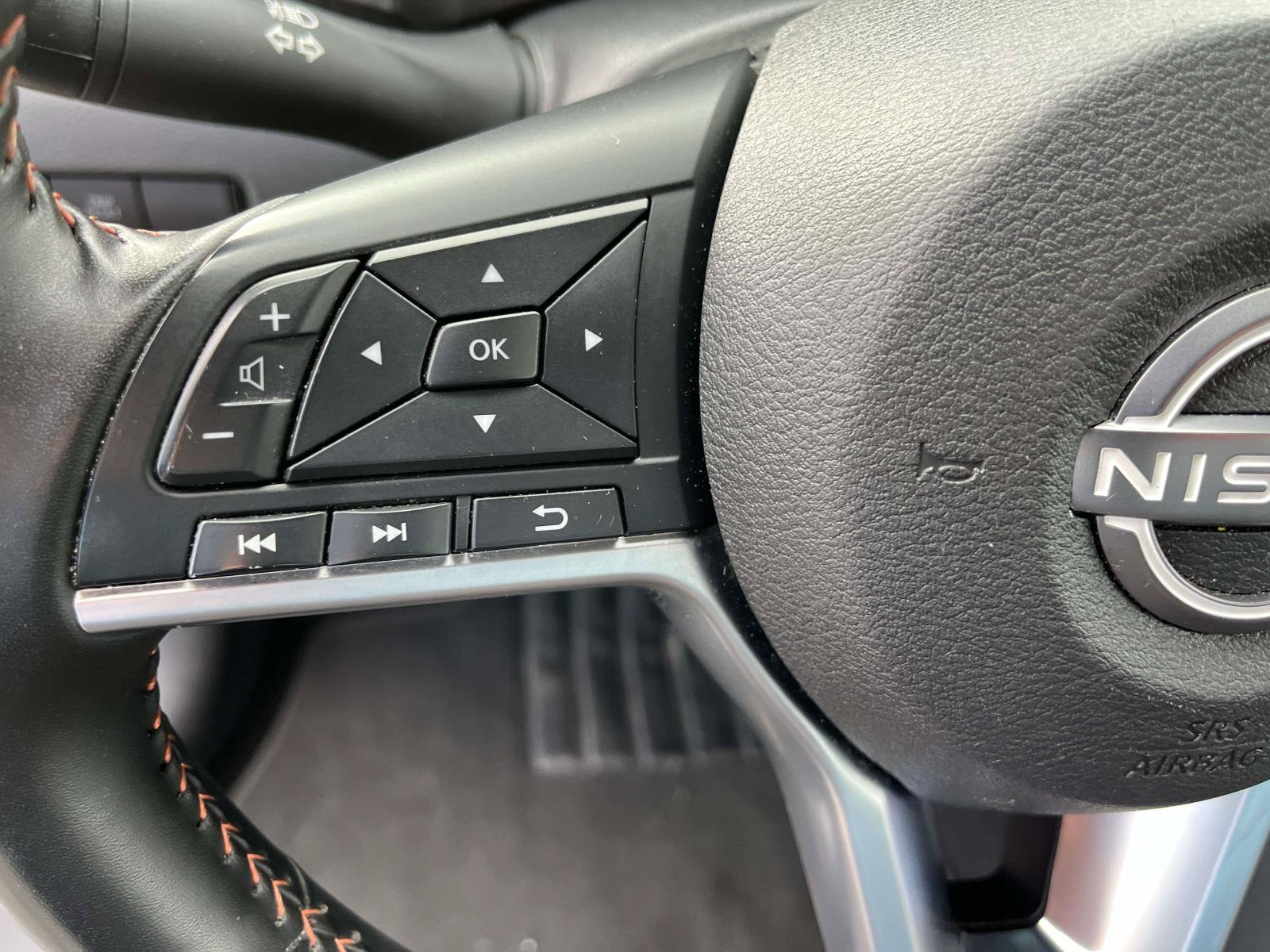 Used 2025 Nissan Sentra SR FWD image 29