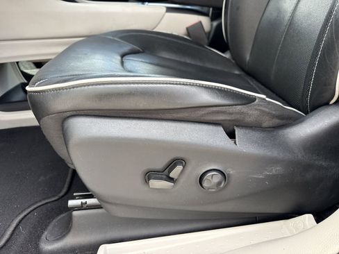 Used 2022 Chrysler Pacifica Limited image 20