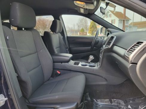 Certified 2018 Jeep Grand Cherokee Laredo image 24