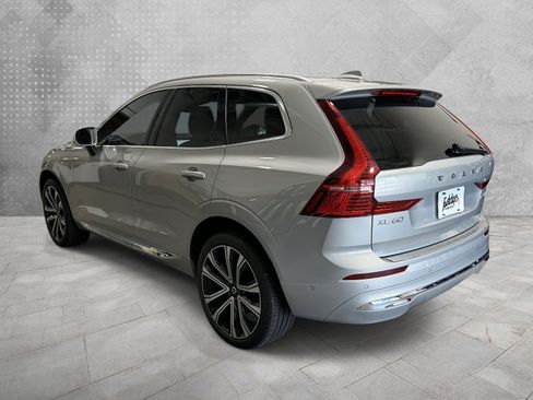 Used 2023 Volvo XC60 B5 Ultimate w/ Climate Package FWD image 6