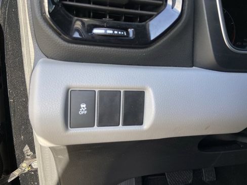 Used 2023 Honda Pilot LX image 45