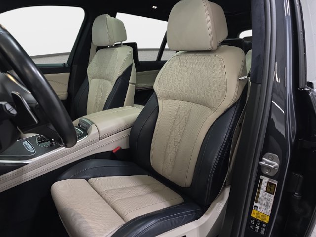 Used 2019 BMW X7 xDrive50i w/ M Sport Package AWD/4WD image 14
