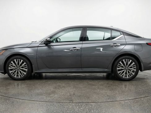 Used 2025 Nissan Altima 2.5 SV image 5