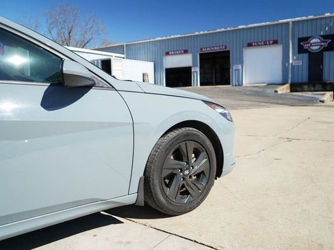 Used 2022 Hyundai Elantra SEL w/ Convenience Package image 12