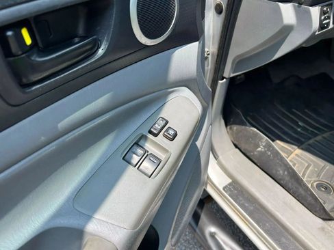 Used 2011 Toyota Tacoma PreRunner image 19