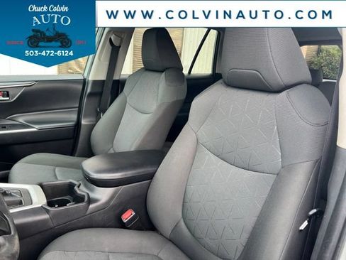 Used 2023 Toyota RAV4 XLE AWD/4WD image 20