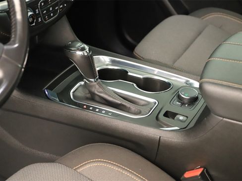 Used 2020 Chevrolet Traverse LT image 17