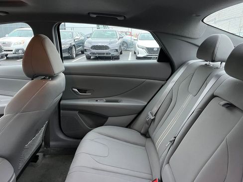 Used 2025 Hyundai Elantra SEL image 38