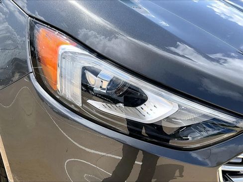 Used 2020 Ford Edge Titanium FWD image 28