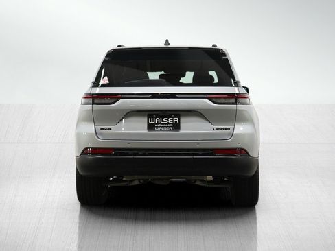 Used 2024 Jeep Grand Cherokee Limited w/ Black Appearance Package AWD/4WD image 4