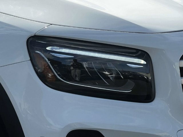 Used 2024 Mercedes-Benz GLB 250 4MATIC image 11