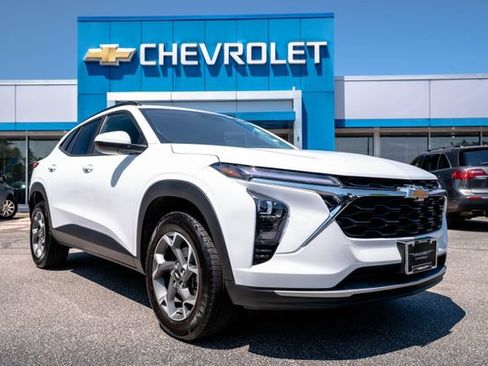 Used 2024 Chevrolet Trax LT w/ Driver Confidence Package FWD image 21