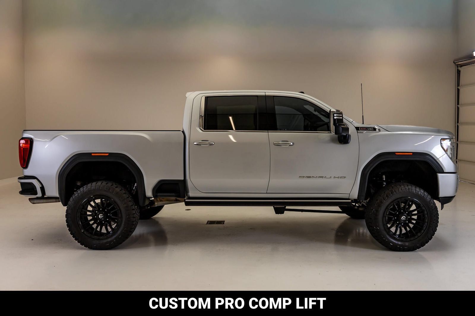 Used 2023 GMC Sierra 2500 Denali w/ Denali Ultimate Package AWD/4WD image 10