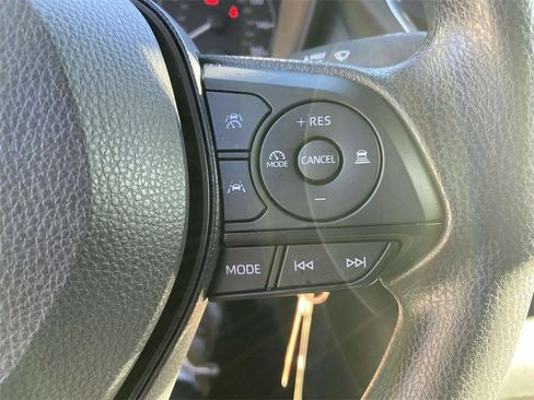 Used 2025 Toyota Corolla LE image 31