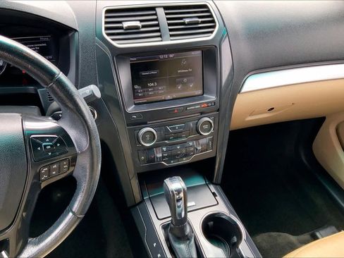 Used 2016 Ford Explorer XLT w/ Equipment Group 202A image 7