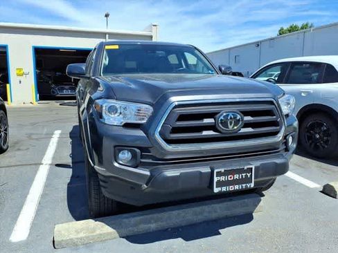 Used 2022 Toyota Tacoma SR5 AWD/4WD image 16