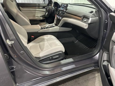 Used 2018 Honda Accord Touring image 13