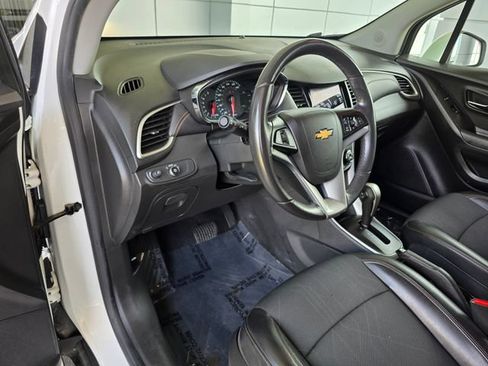 Used 2020 Chevrolet Trax LT w/ LT Convenience Package AWD/4WD image 20