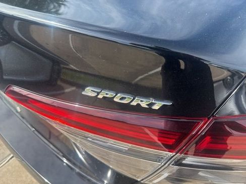 Used 2025 Honda Civic Sport image 4