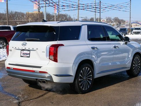 Used 2024 Hyundai Palisade Calligraphy image 3