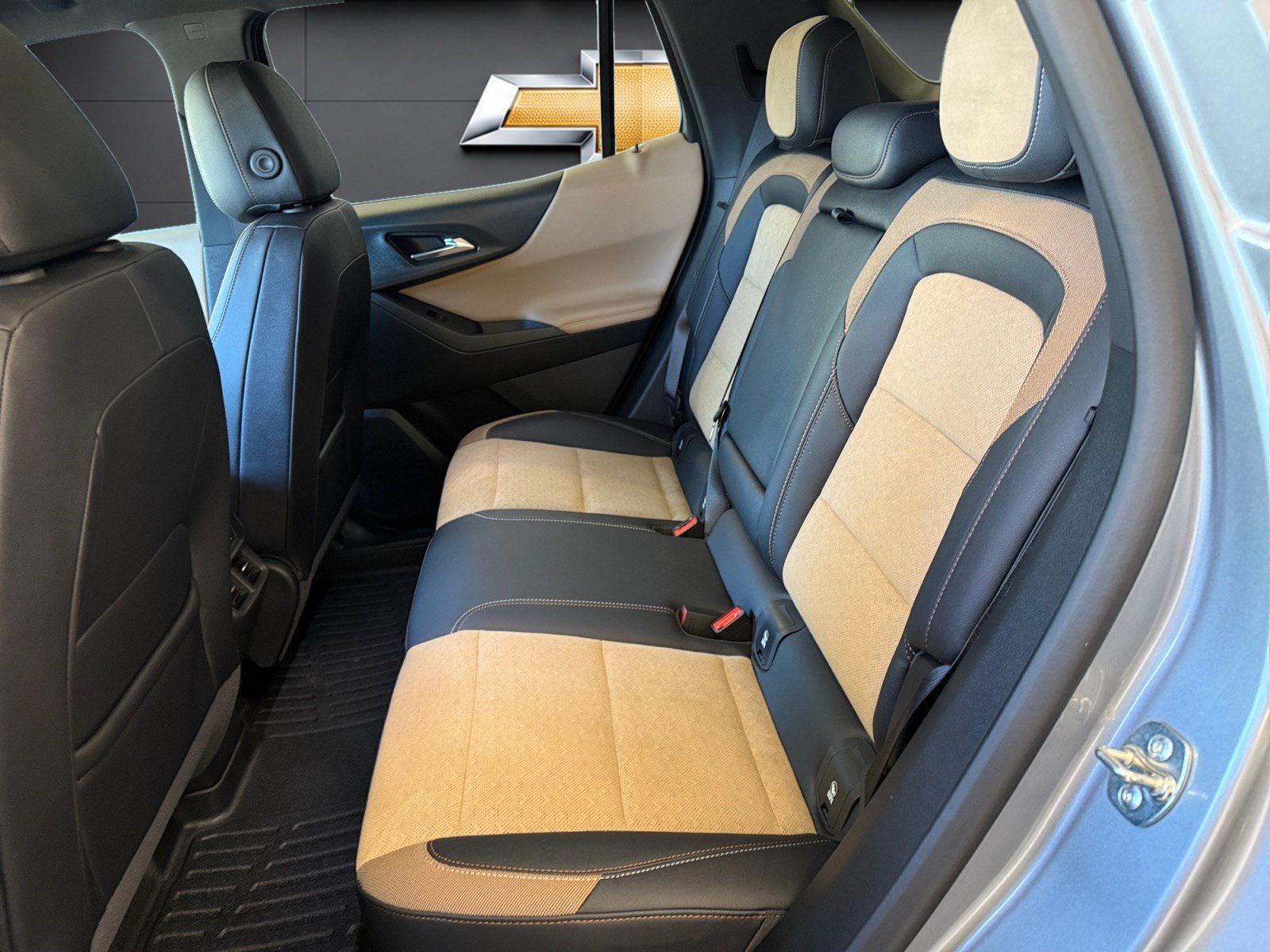 Used 2025 Chevrolet Equinox ACTIV w/ Safety and Technology Package AWD/4WD image 19