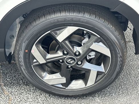 New 2025 Hyundai Venue Limited image 19