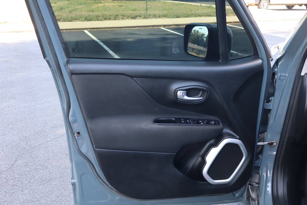 Used 2018 Jeep Renegade Latitude FWD image 23