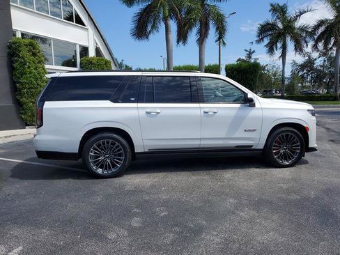 Certified 2023 Cadillac Escalade ESV V AWD/4WD image 6