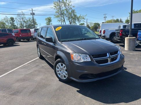Used 2017 Dodge Grand Caravan SE FWD image 1